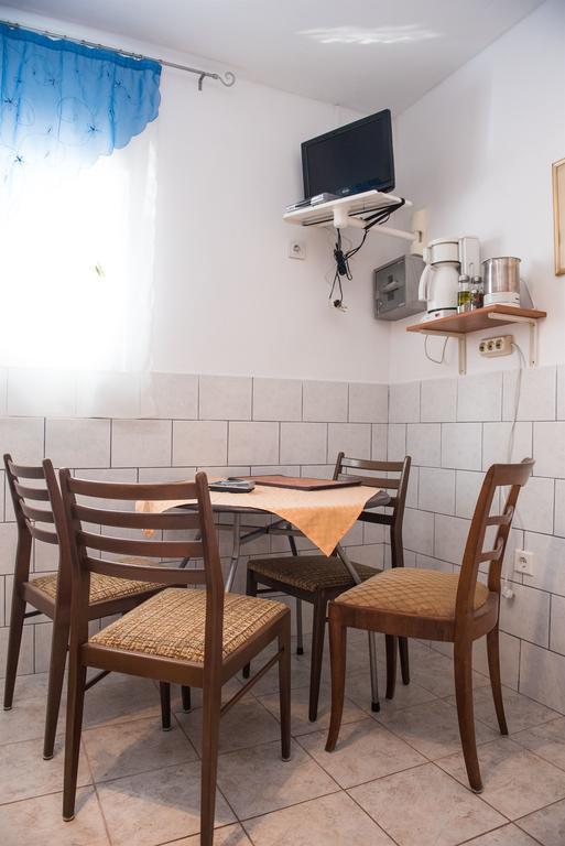 Apartments Ljubica Рогозница Екстериор снимка