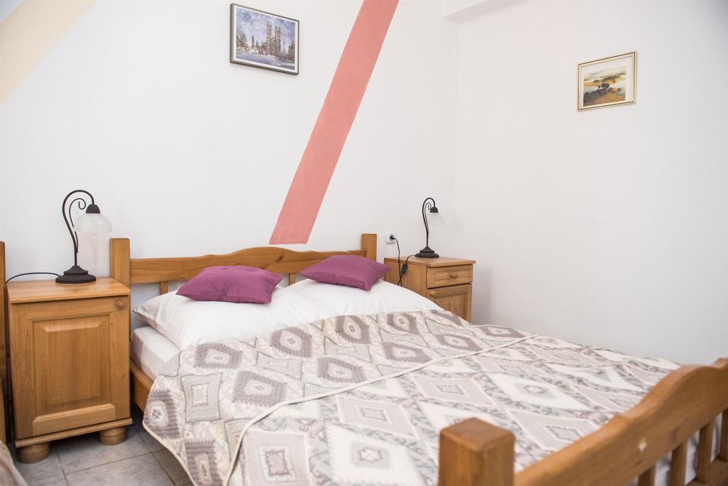 Apartments Ljubica Рогозница Екстериор снимка