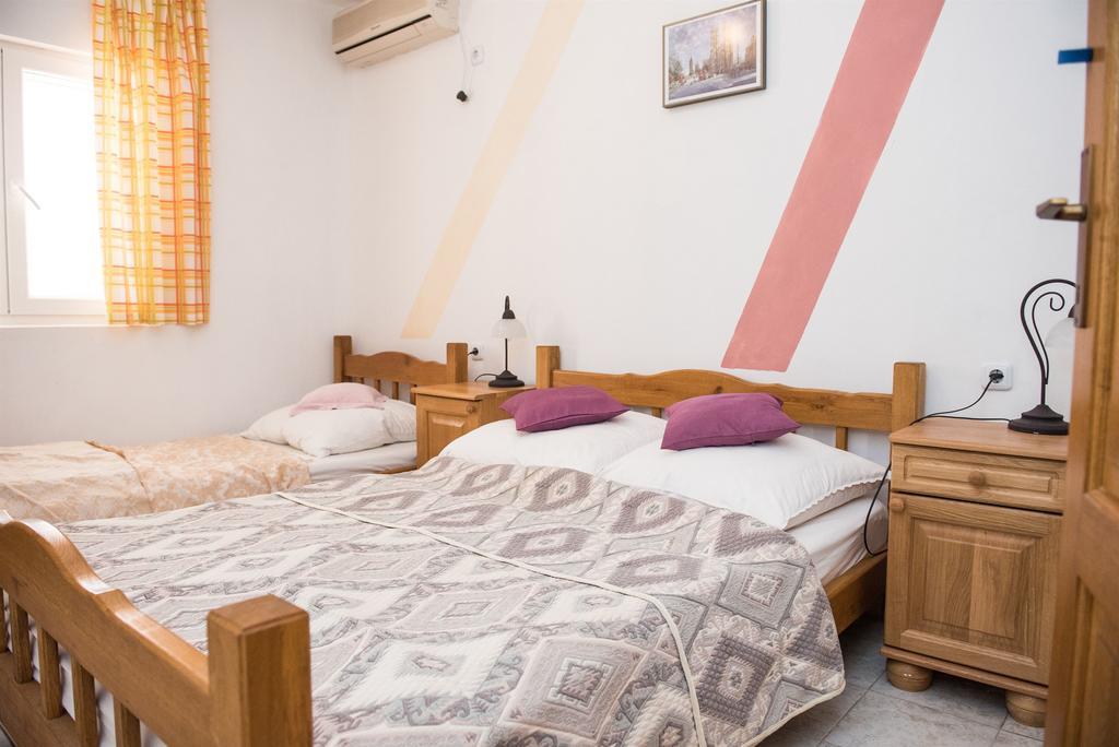 Apartments Ljubica Рогозница Екстериор снимка