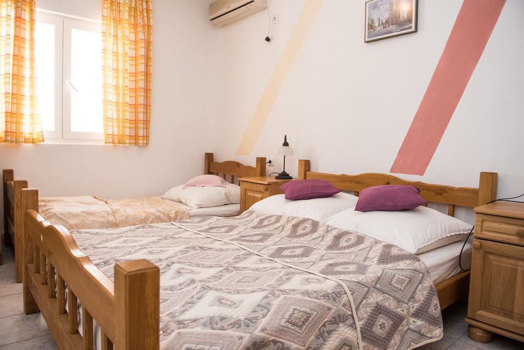 Apartments Ljubica Рогозница Екстериор снимка