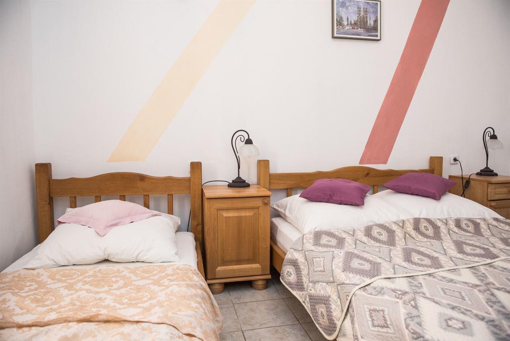 Apartments Ljubica Рогозница Екстериор снимка