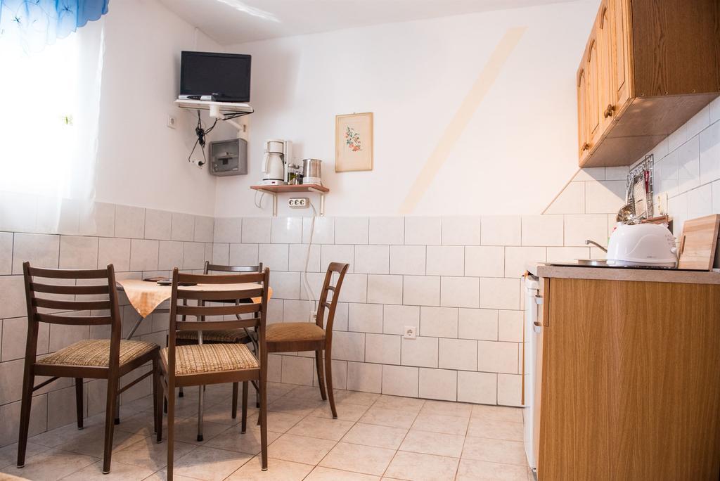 Apartments Ljubica Рогозница Екстериор снимка