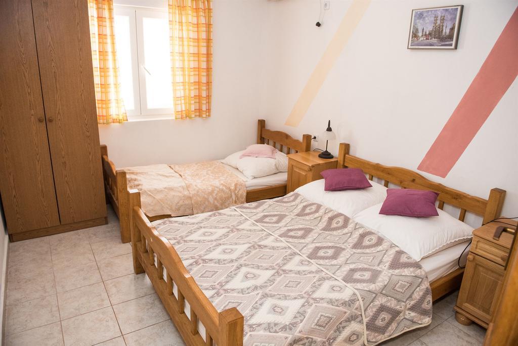 Apartments Ljubica Рогозница Екстериор снимка