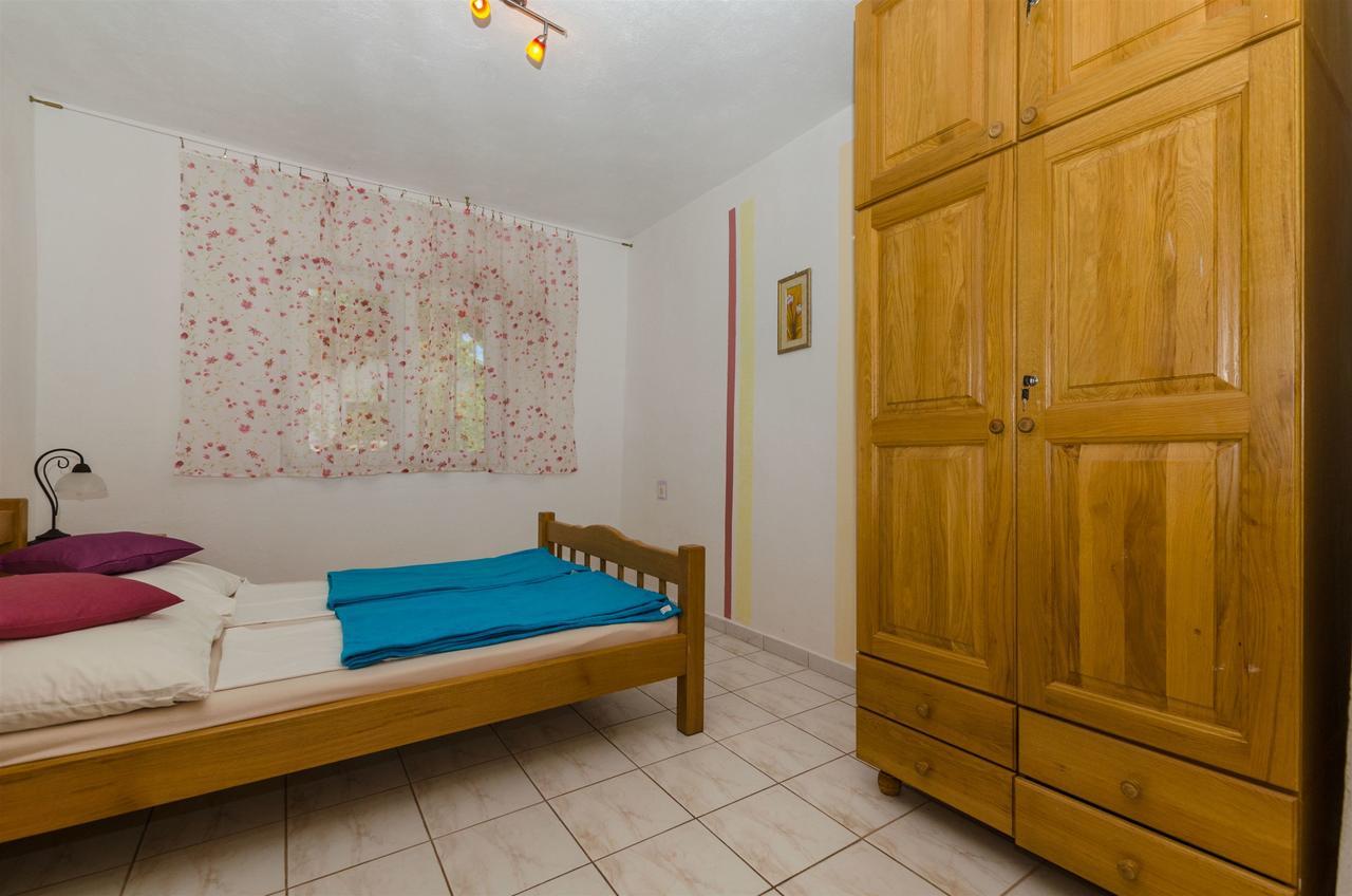 Apartments Ljubica Рогозница Екстериор снимка